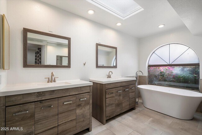 Building Photo - 7245 E Buena Terra Way