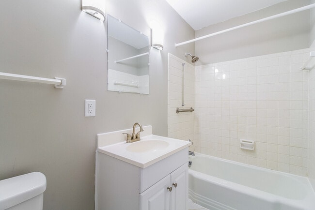 Building Photo - 424 Hermay Dr