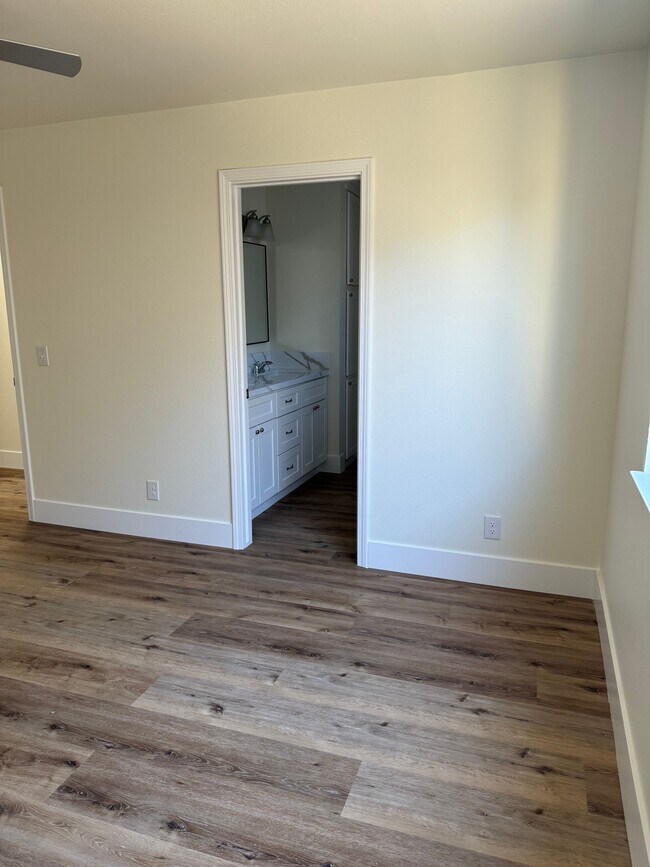 Building Photo - 1024 Michelle Ct