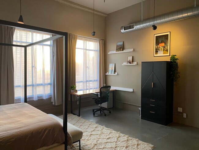 Building Photo - 849 S Broadway