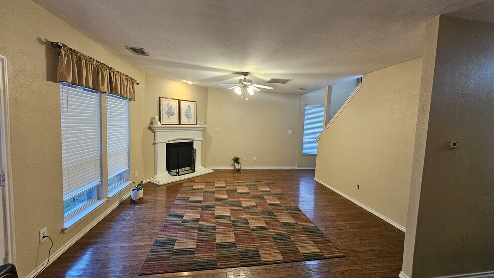 Building Photo - 8409 Romanway Dr