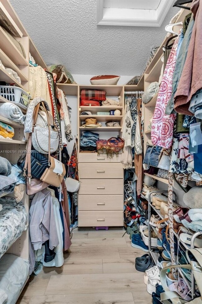 Building Photo - 15241 Wilshire Ct