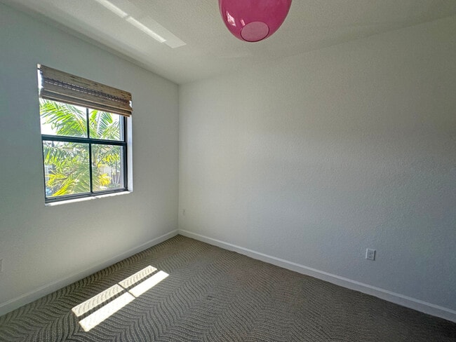 Building Photo - Stylish 3-Bedroom Home with Pool, Garage &...