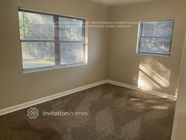 Building Photo - 5609 Sandalwood Dr