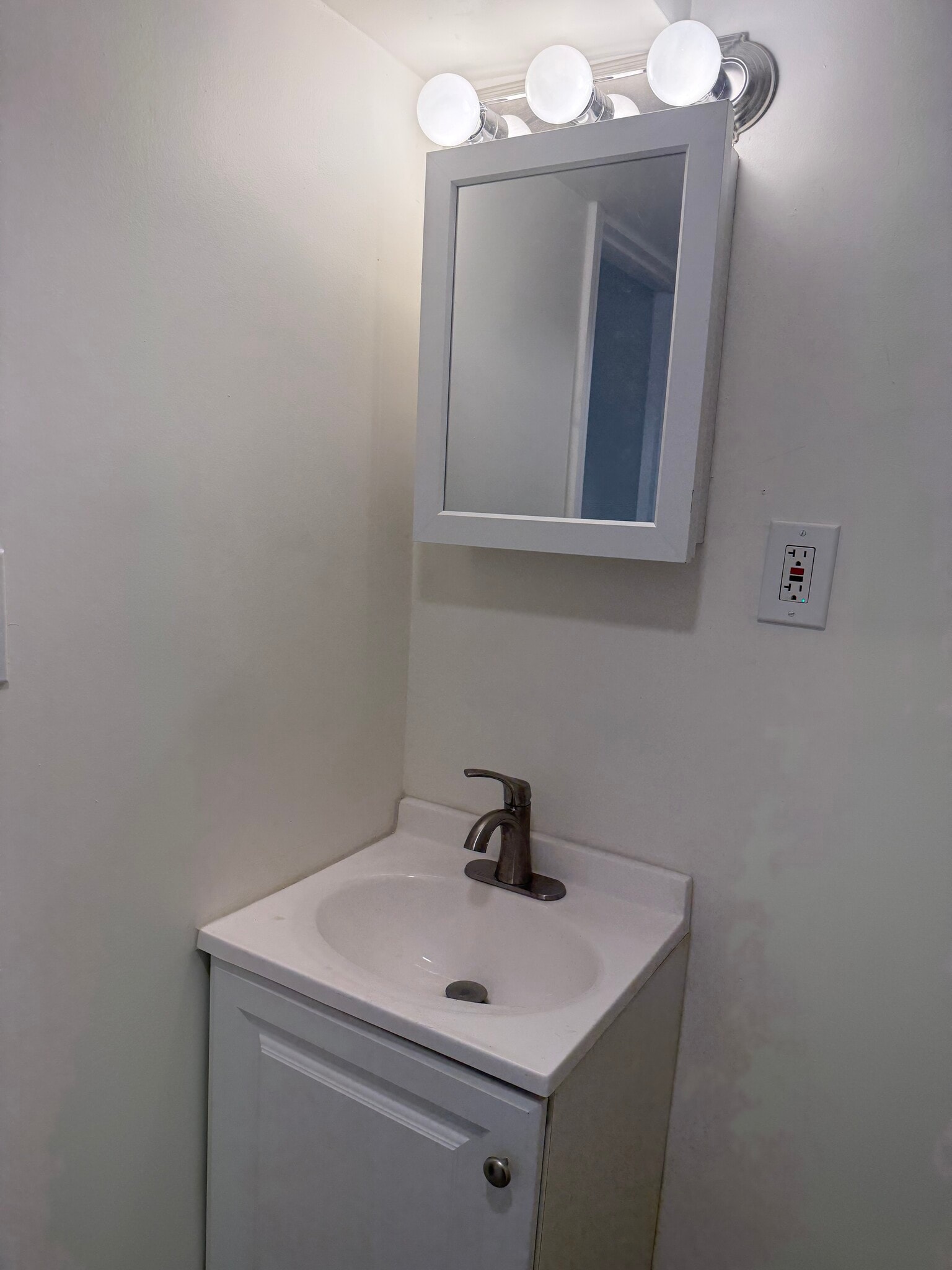 Building Photo - 21 Garden St