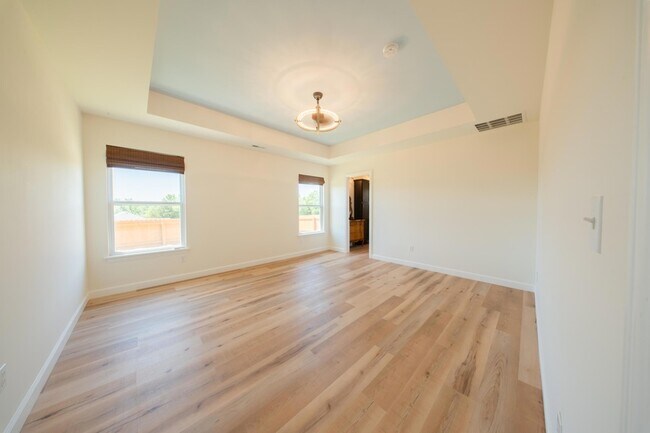 Building Photo - 708 Promenade Dr