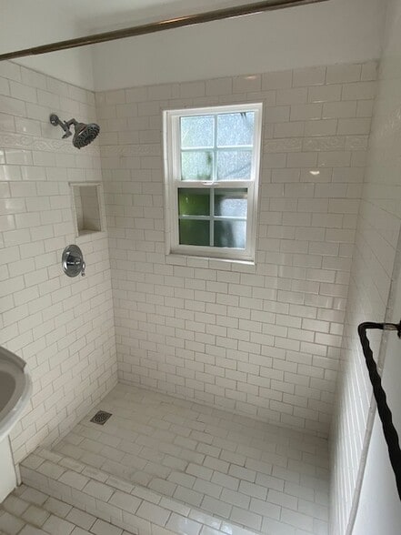 Bathroom - 1042 S Hudson Ave
