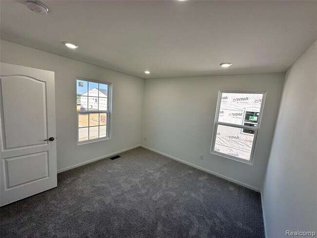 Building Photo - 4881 Marquette Dr