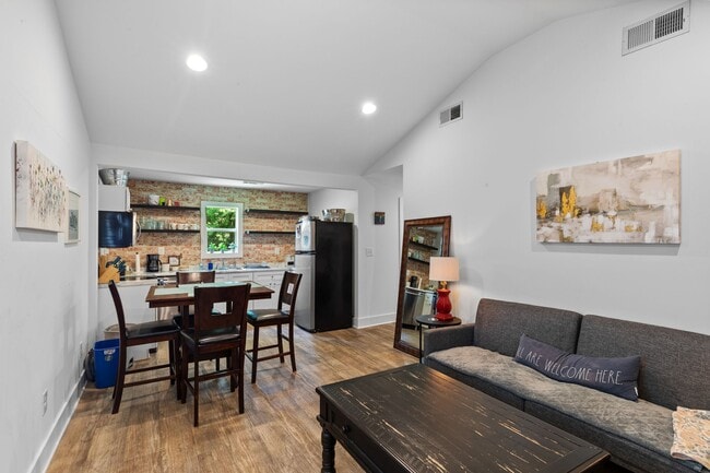 Primary Photo - 413 Lockland Dr