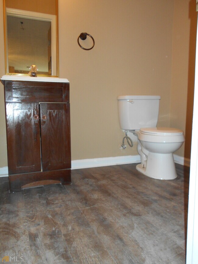 Building Photo - 818 Wuthering Way