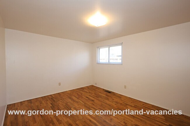 Building Photo - SE Tenino St - Brentwood-Darlington ranch-style 3 bedroom home