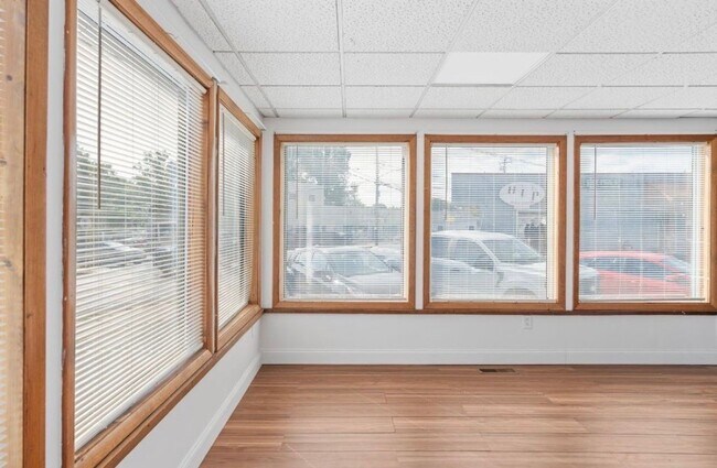 Building Photo - 157 Harry L Dr
