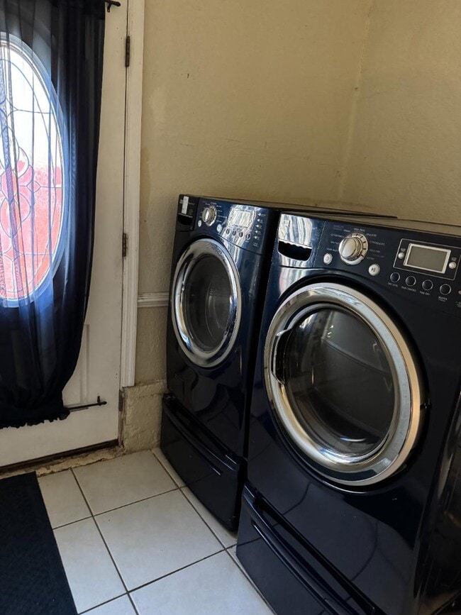 Building Photo - 1343 San Juan Ave