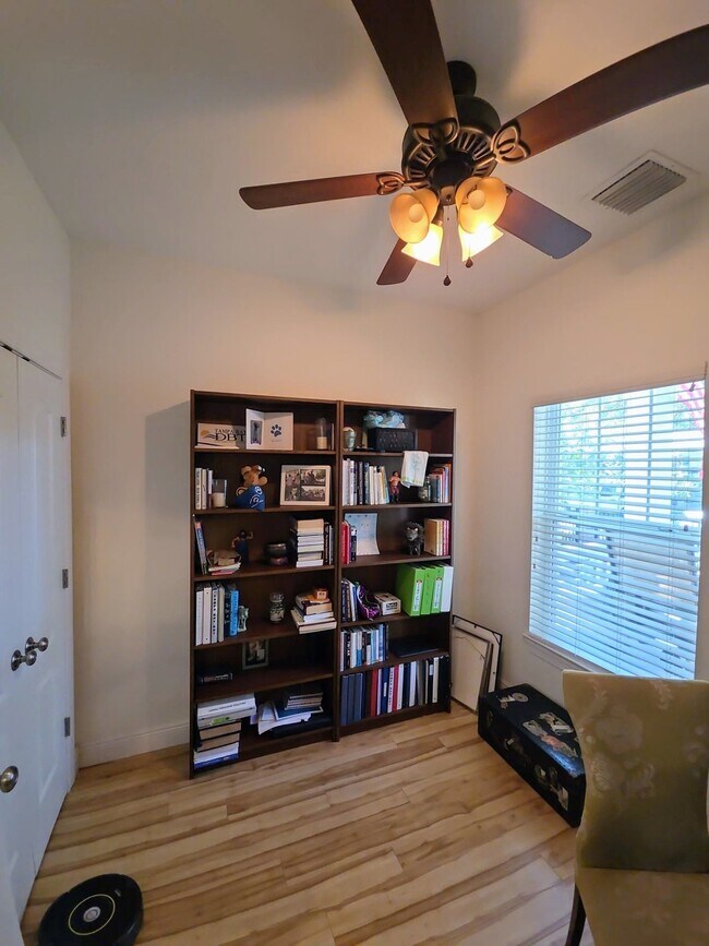 Building Photo - 857 10th Ave S