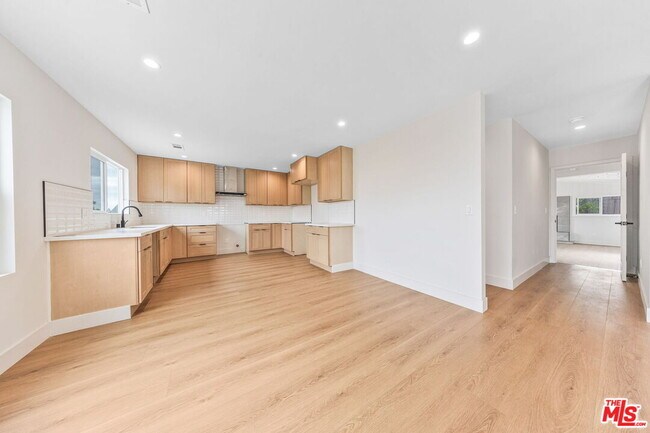 Building Photo - 5455 Harcross Dr