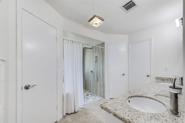 Building Photo - 18318 Ella Blvd