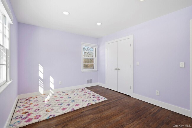 Building Photo - 7 Rural Dr