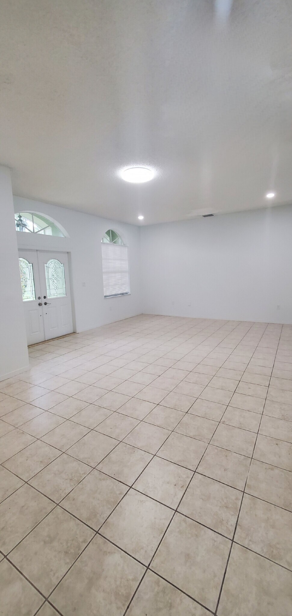 Building Photo - 420 SE 23rd Ln
