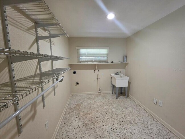 Building Photo - 25601 Laylaine Dr