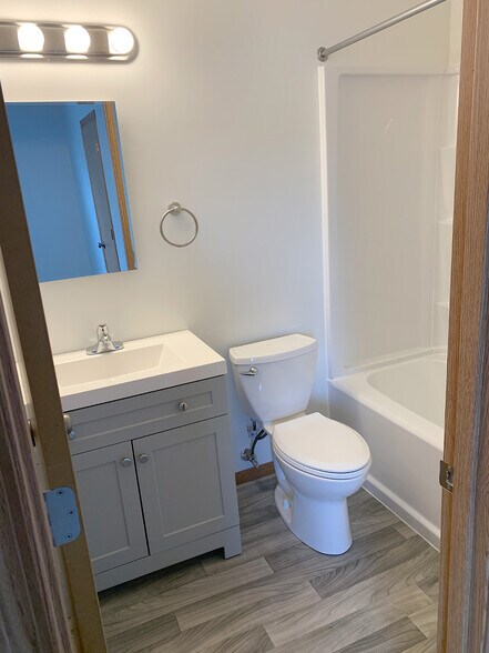 Building Photo - 6900 Gemstar Rd