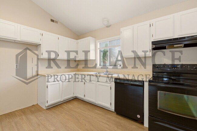 Building Photo - 5026 W Newell St