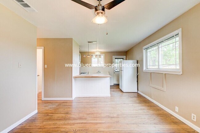 Building Photo - 1300 Bennett Dr