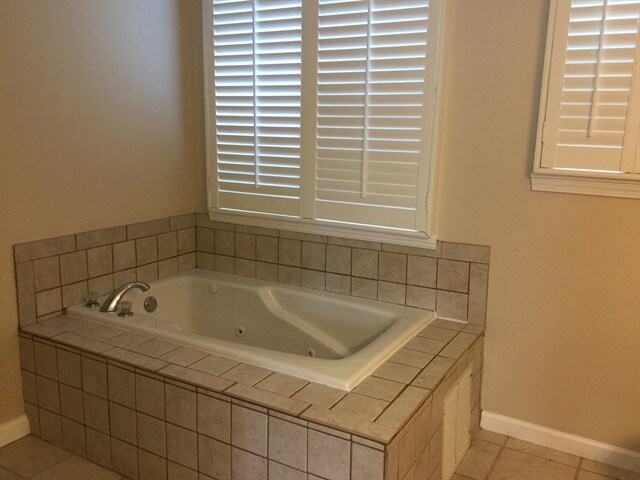 Building Photo - 204 Jessie Ln