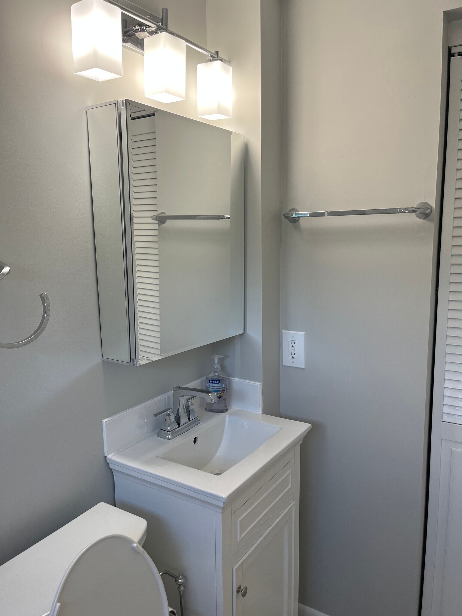 Building Photo - 386 Main St