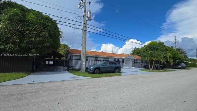 Building Photo - 6005 SW 22nd St