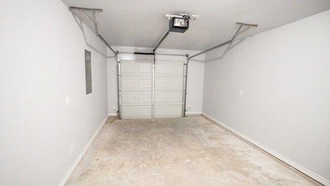 Building Photo - 917 Redoak Dr