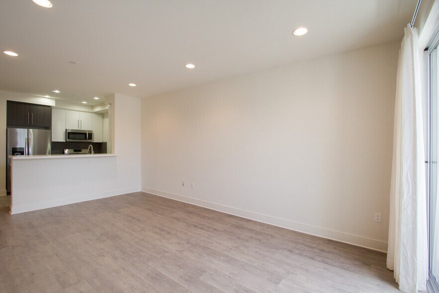 Building Photo - 11929 Courtleigh Dr
