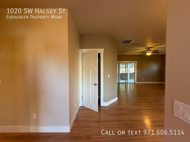 Building Photo - 1020 SW Halsey St