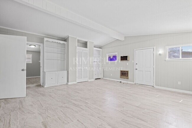 Building Photo - 5040 Colewood Ave