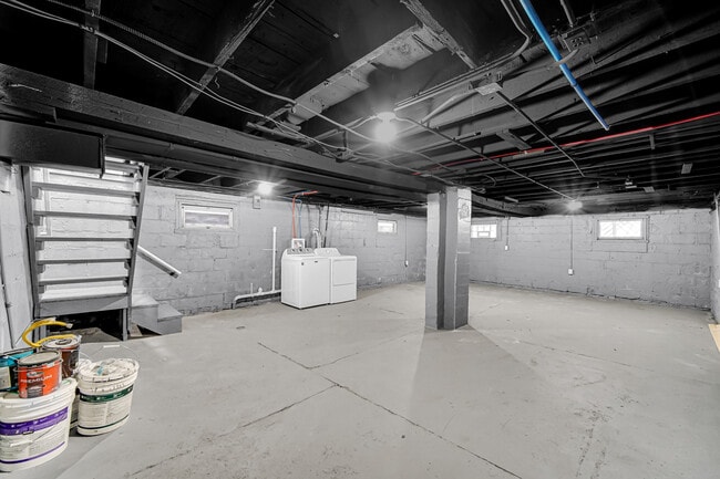 Building Photo - 5527 Alice Ave