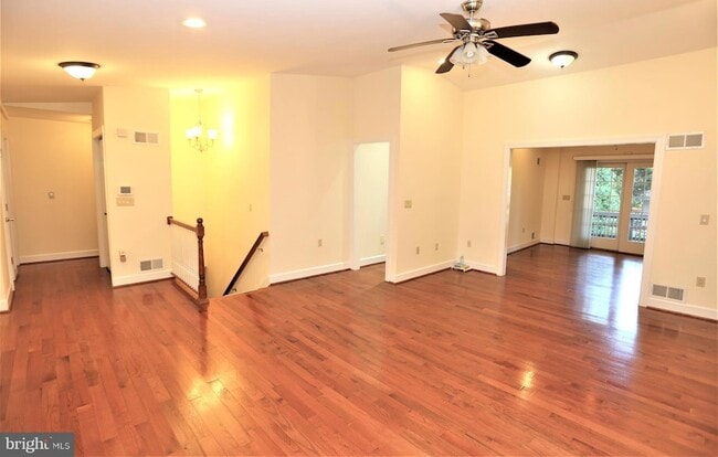 Building Photo - 9705 Fernwood Rd