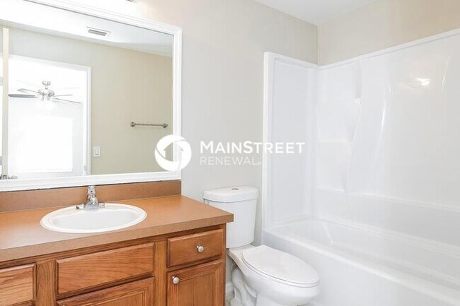 Building Photo - 3 Bedroom Pet-Friendly Home in Kissimmee, FL with Main Street Renewal