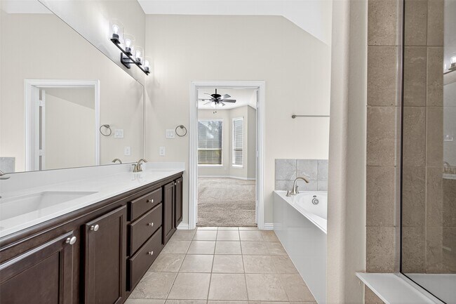 Building Photo - 40519 Goldeneye Pl