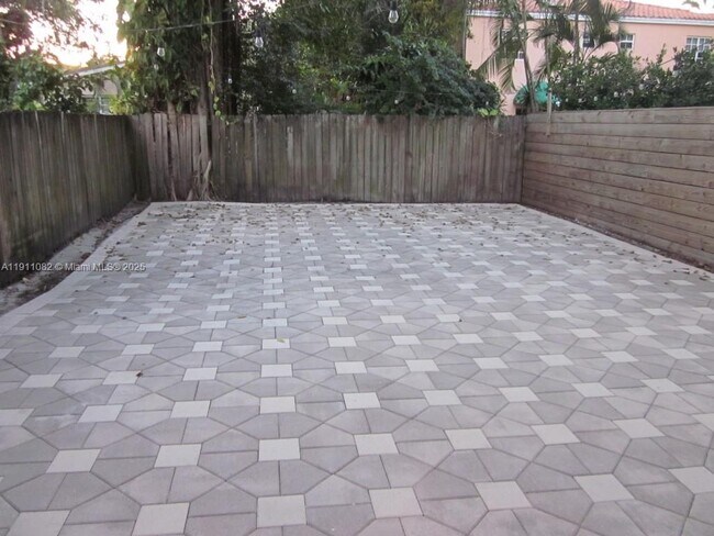 Building Photo - 2920 Catalina St