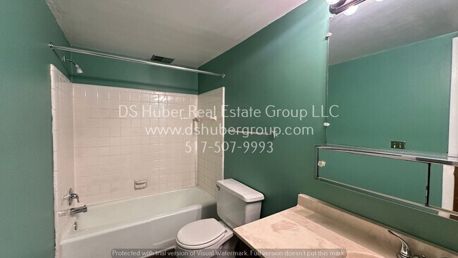 Building Photo - 1016 E. Greenlawn-3