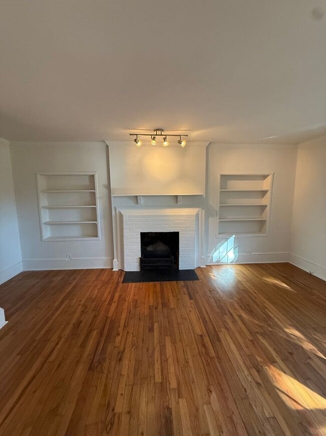 Building Photo - 0011