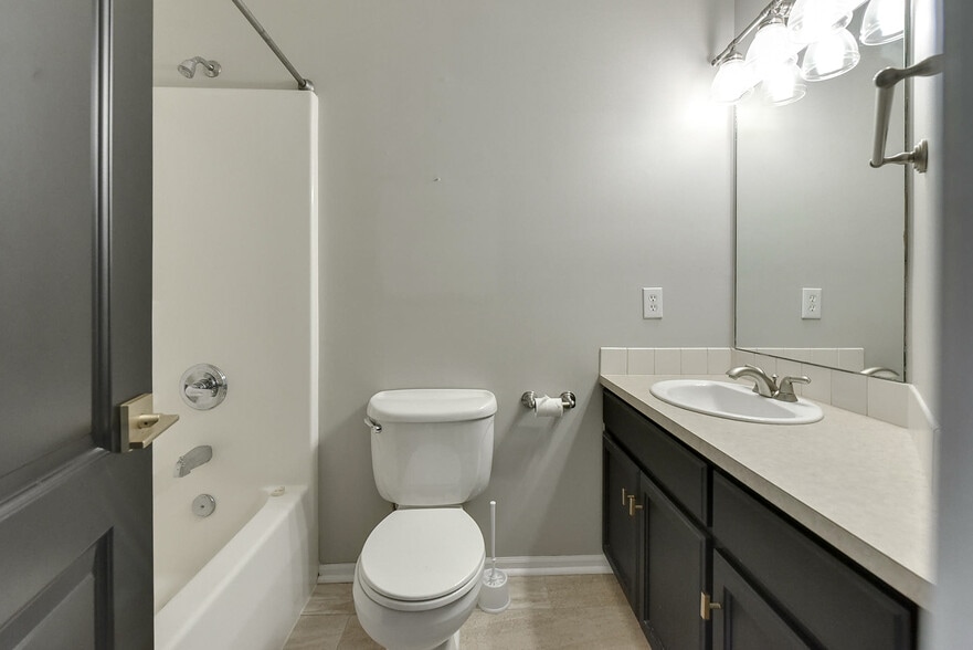 Building Photo - 15327 Parker Cir