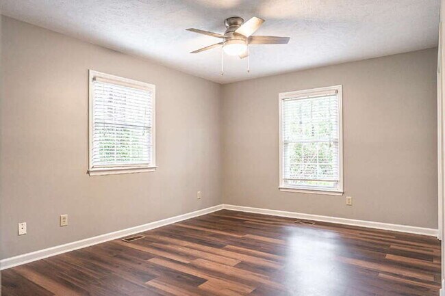 Building Photo - 120 Fox Hunt Ln