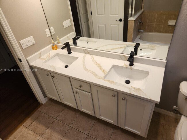 Building Photo - 6404 Las Palmas Way