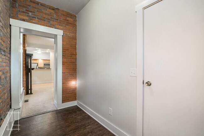 Building Photo - 812-814 Neil Ave