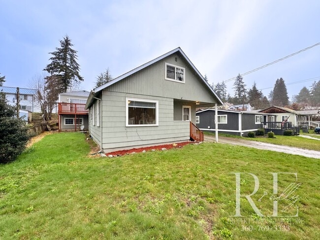 Building Photo - 1215 Evans Ave W