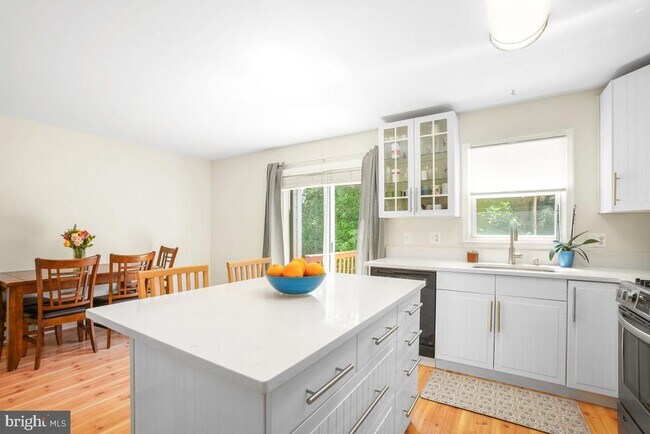 Building Photo - 46934 Trumpet Cir
