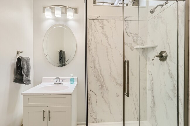 Building Photo - 226 E Illinois St