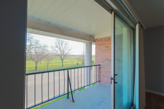 Building Photo - 4410 W 111th St