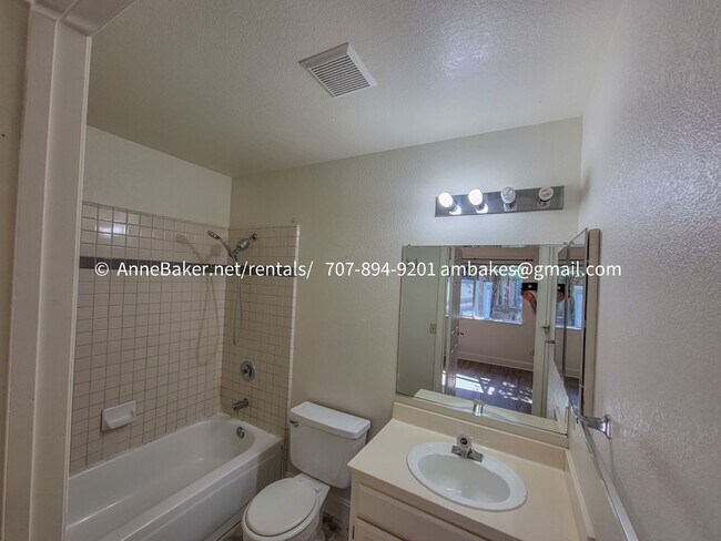 Building Photo - 217 Elbridge Ave