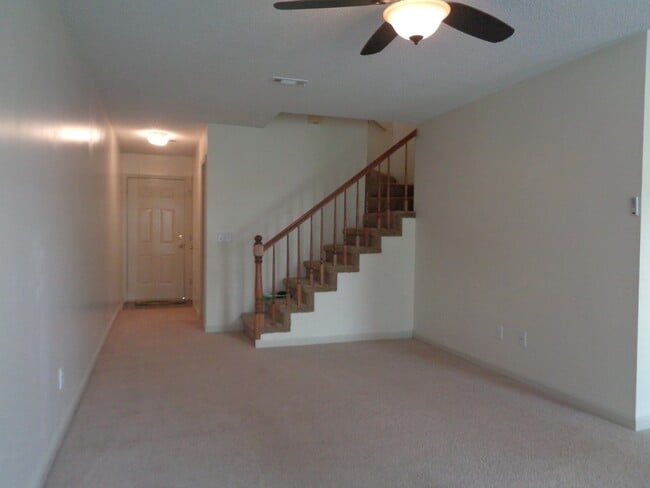 Building Photo - Quail Hollow - Beautiful Interior!